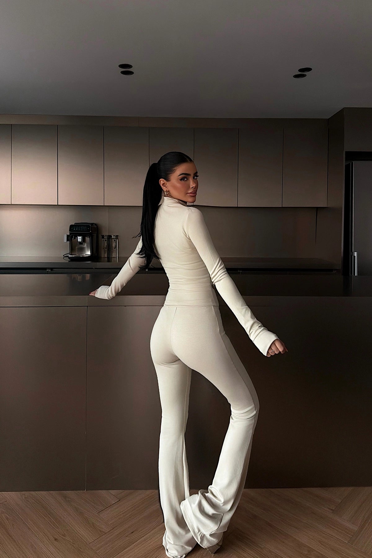 MERIN -Eleganter Dreiteiler -Set in edlem Creme mit figurbetontem Schnitt.