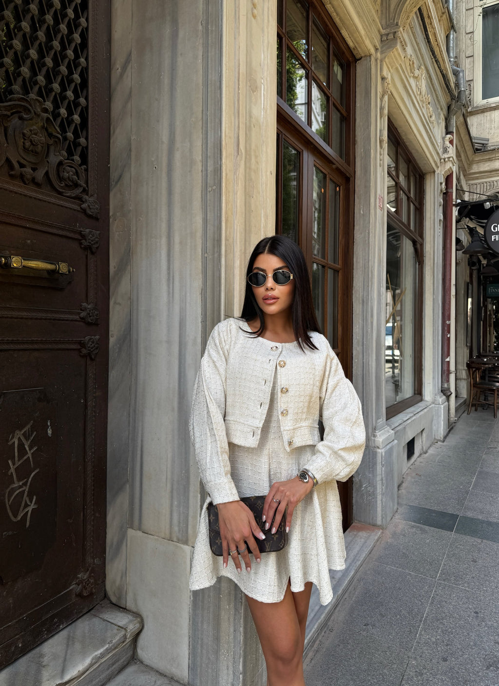 COCO - Feminin geschnittenes Kleid in edlem Creme mit strukturierter Tweed-Optik