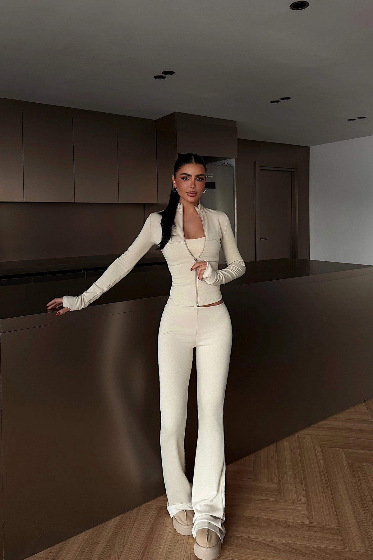 MERIN -Eleganter Dreiteiler -Set in edlem Creme mit figurbetontem Schnitt.