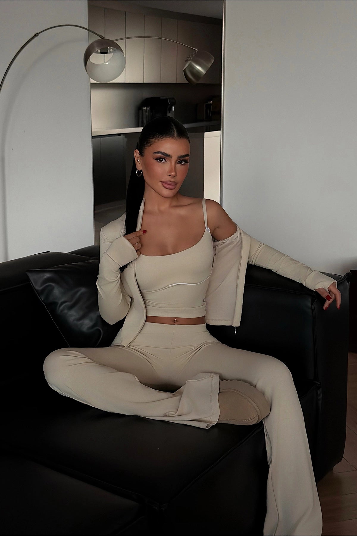 MERIN -Eleganter Dreiteiler -Set in edlem Creme mit figurbetontem Schnitt.