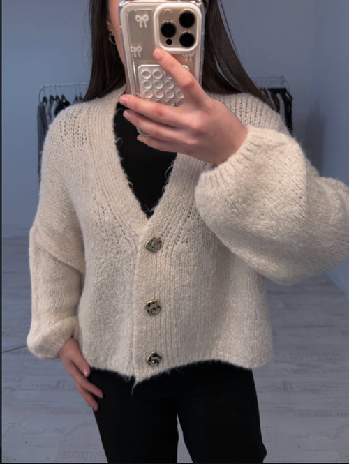 AMARA - Strickjacke mit 3 goldenen Knöpfen