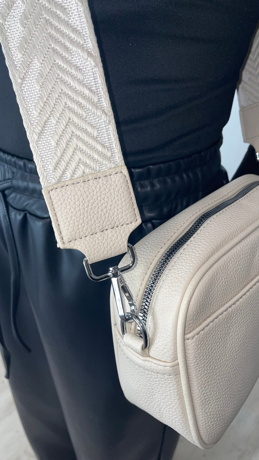 ALDO - Umhängetasche mit breitem Gurt ￼