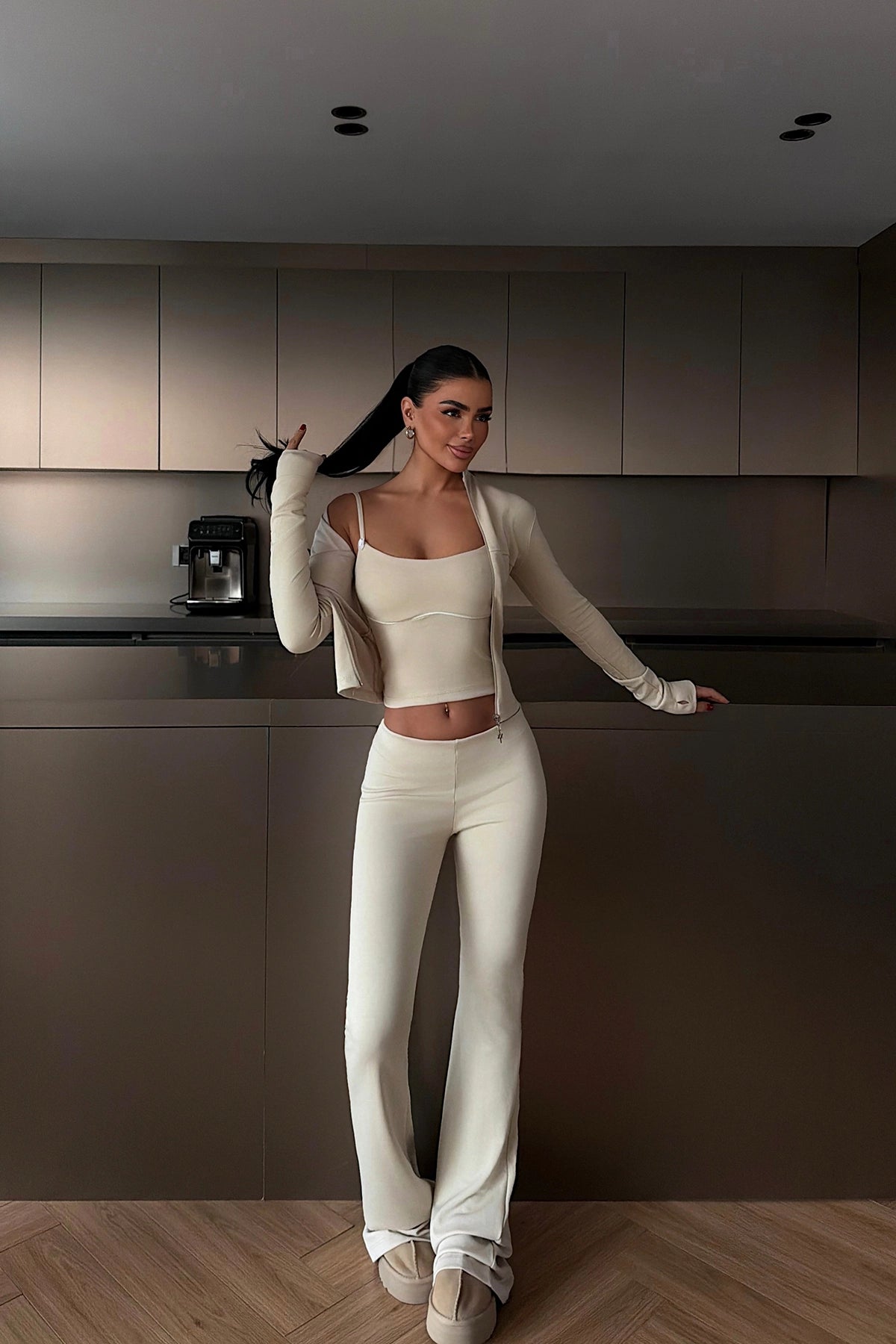 MERIN -Eleganter Dreiteiler -Set in edlem Creme mit figurbetontem Schnitt.