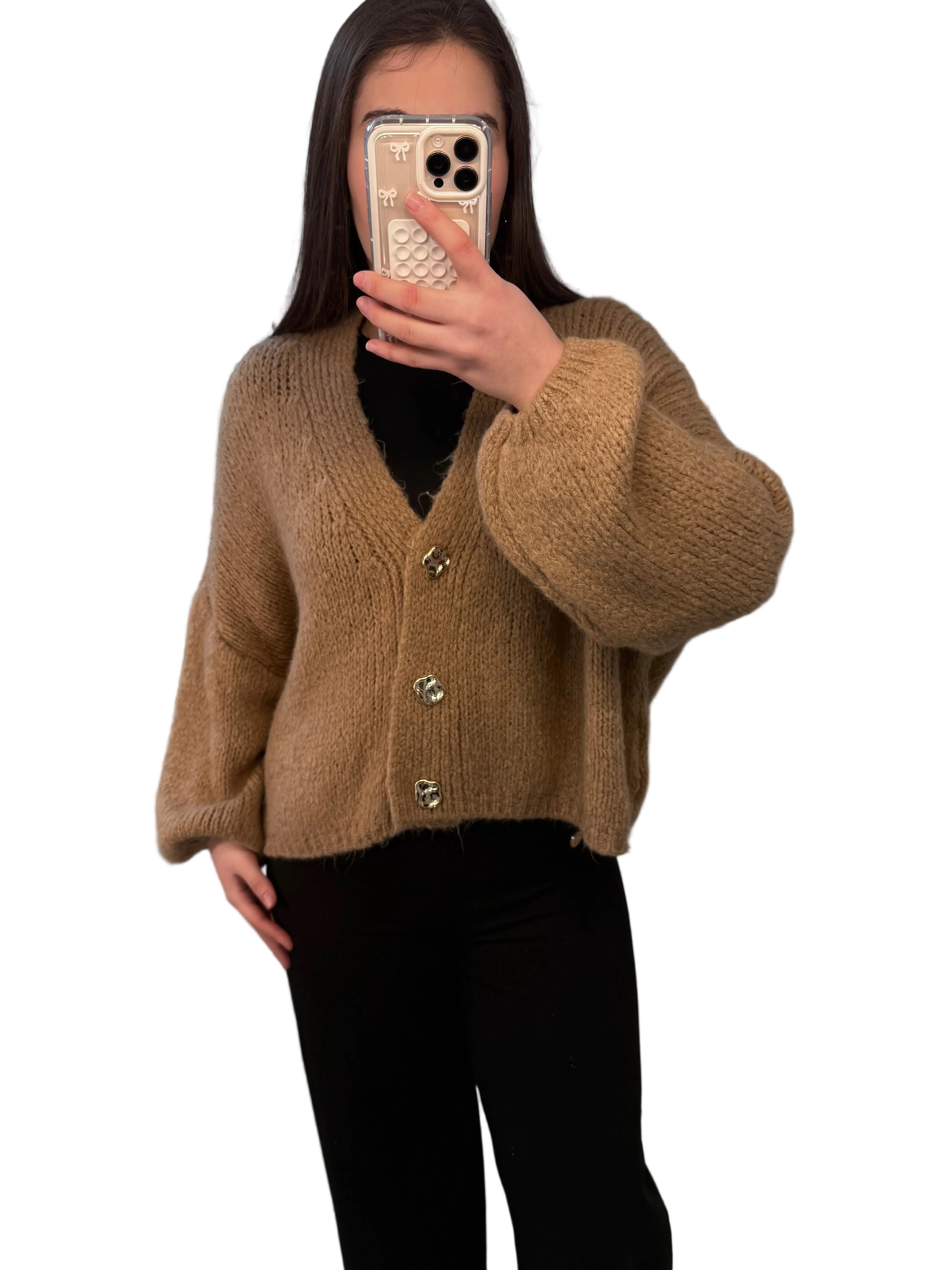 AMARA - Strickjacke mit 3 goldenen Knöpfen