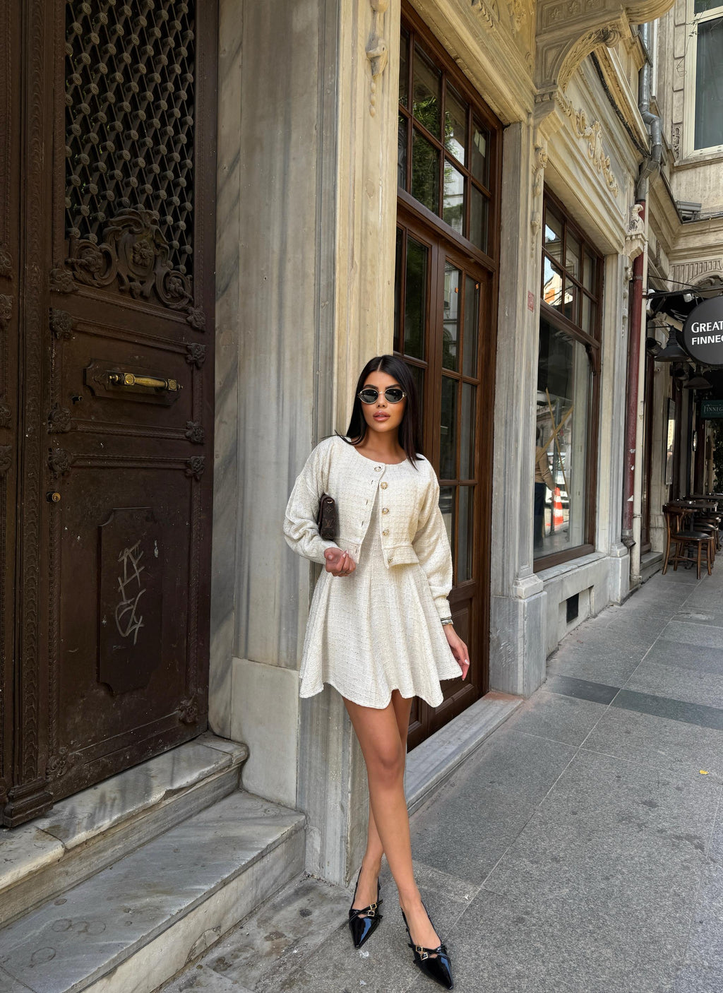 COCO - Feminin geschnittenes Kleid in edlem Creme mit strukturierter Tweed-Optik