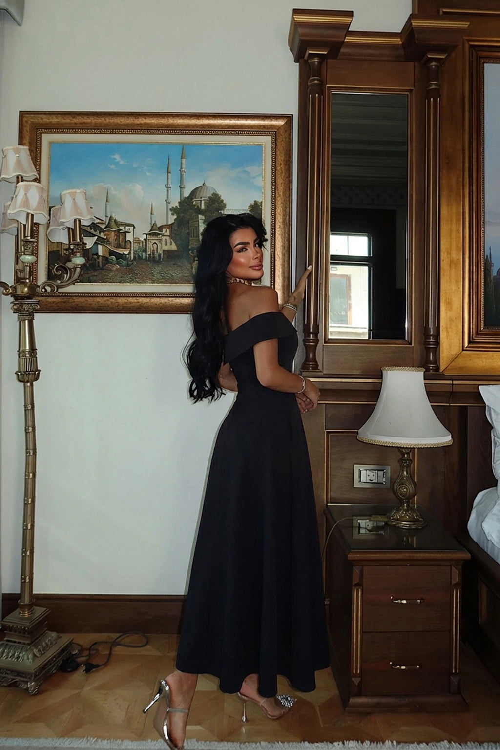 ELON -Elegantes Off-Shoulder Kleid Schwarz