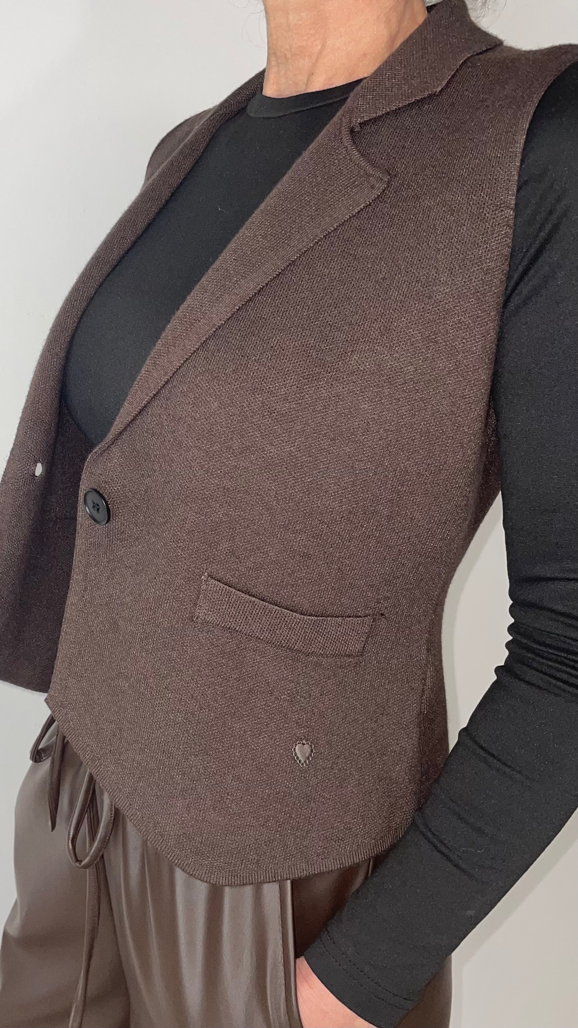 Elegante, taillierte Weste in Braun