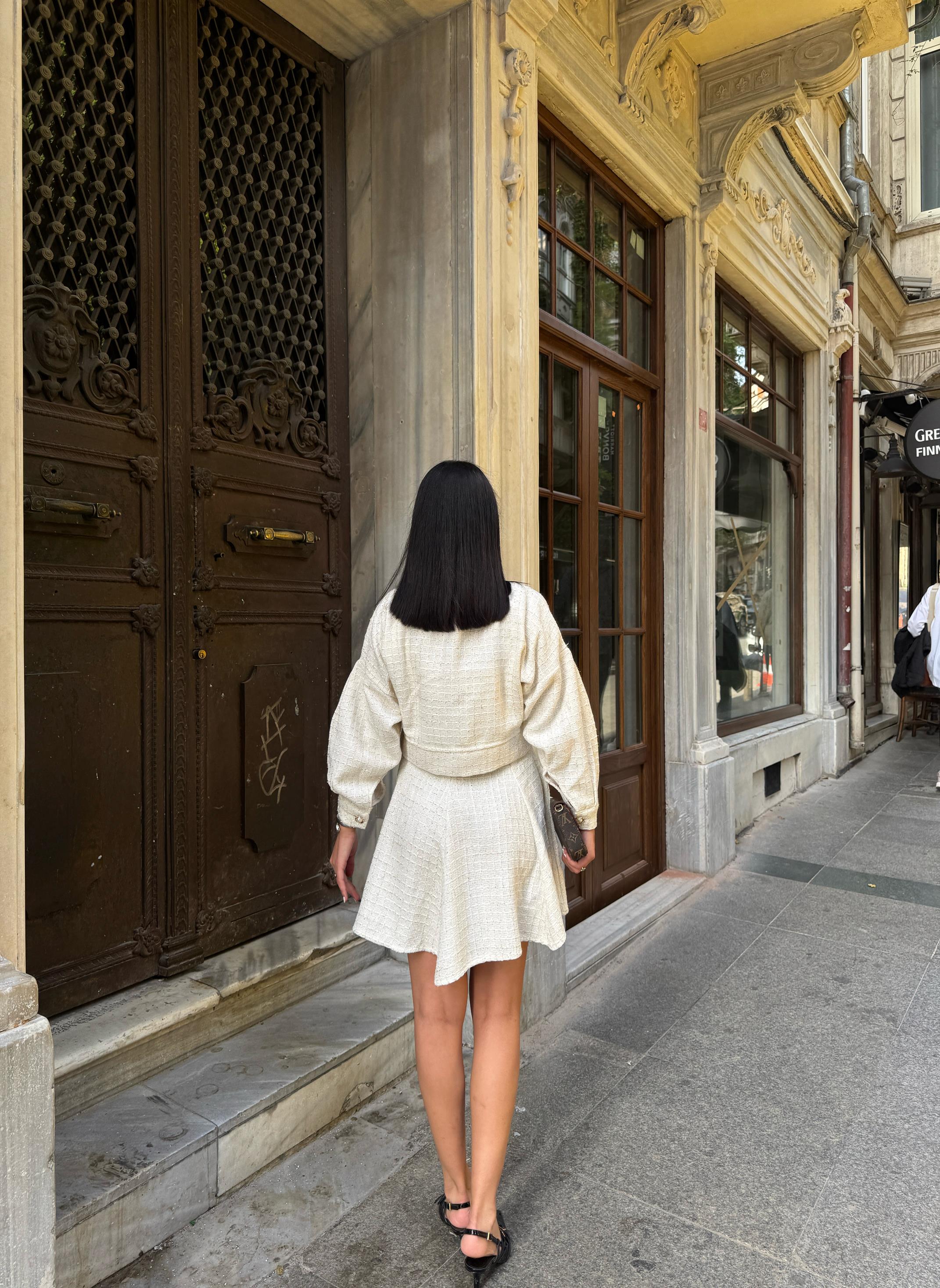 COCO - Feminin geschnittenes Kleid in edlem Creme mit strukturierter Tweed-Optik